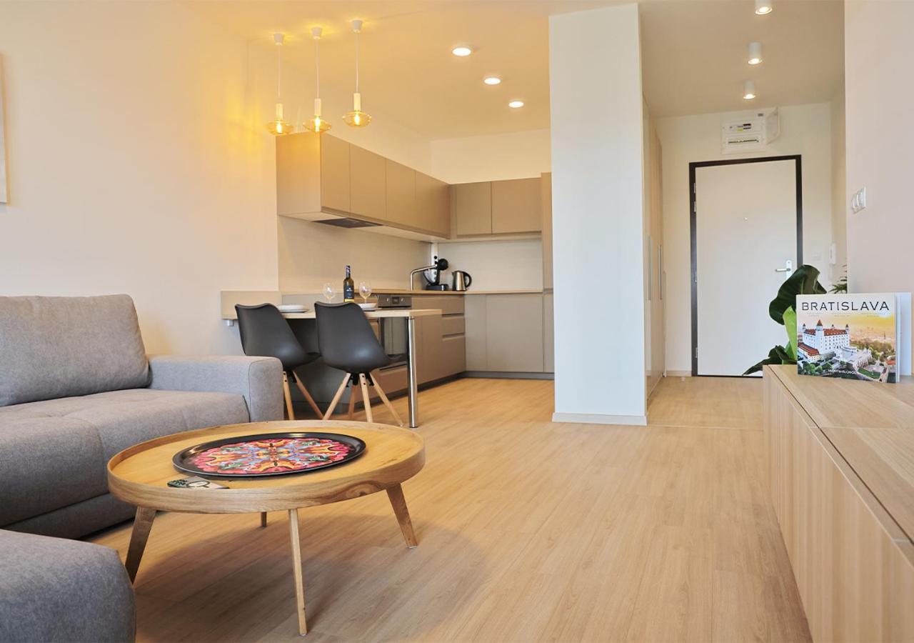 New Cozy 2 Room Pink Apartment Bratislava 058 Екстериор снимка