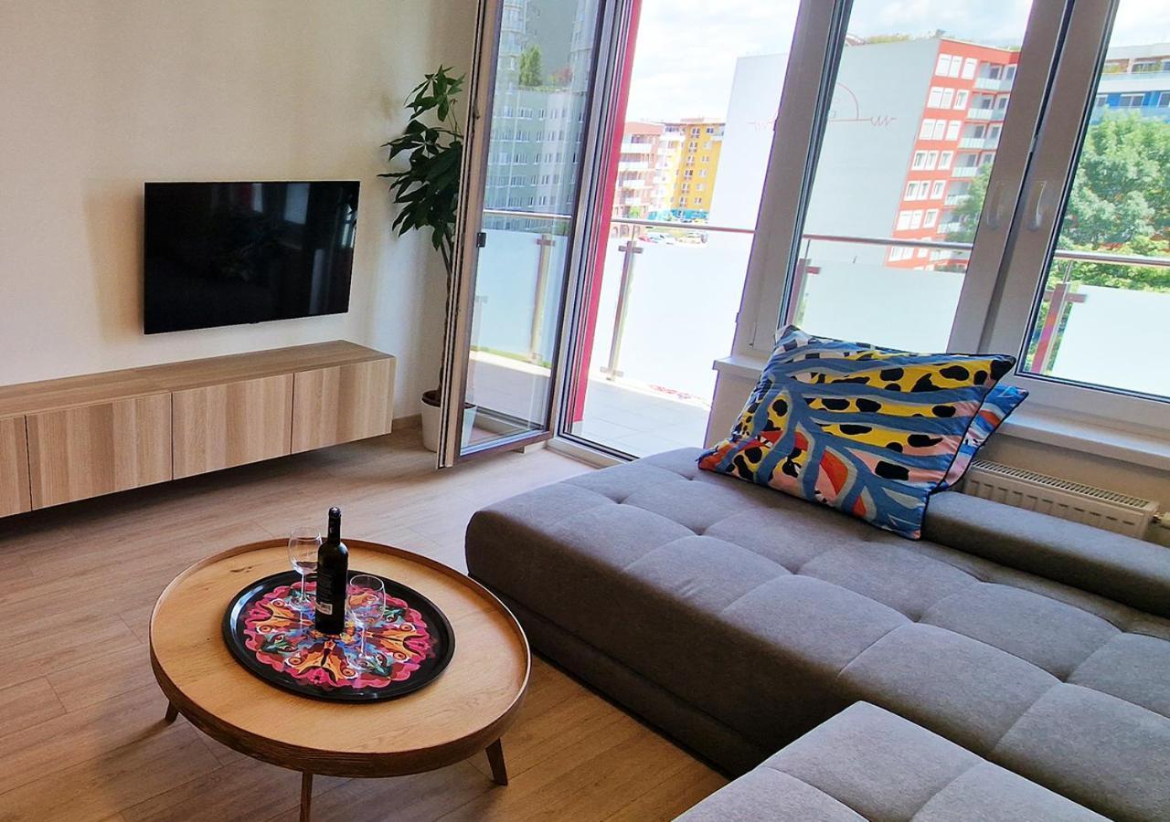 New Cozy 2 Room Pink Apartment Bratislava 058 Екстериор снимка