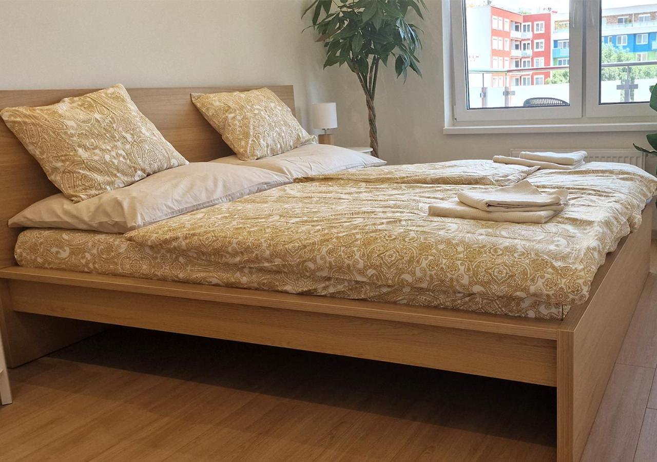 New Cozy 2 Room Pink Apartment Bratislava 058 Екстериор снимка