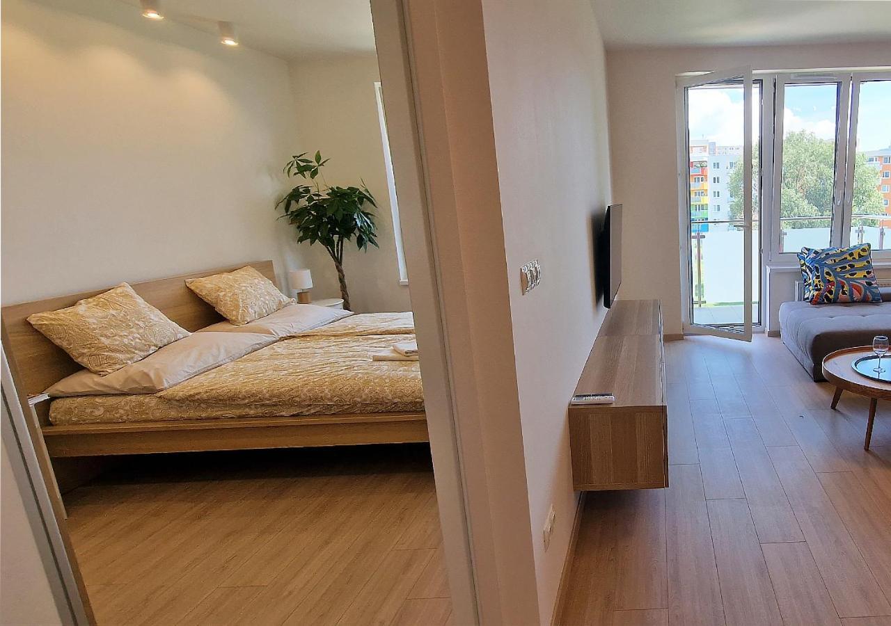 New Cozy 2 Room Pink Apartment Bratislava 058 Екстериор снимка