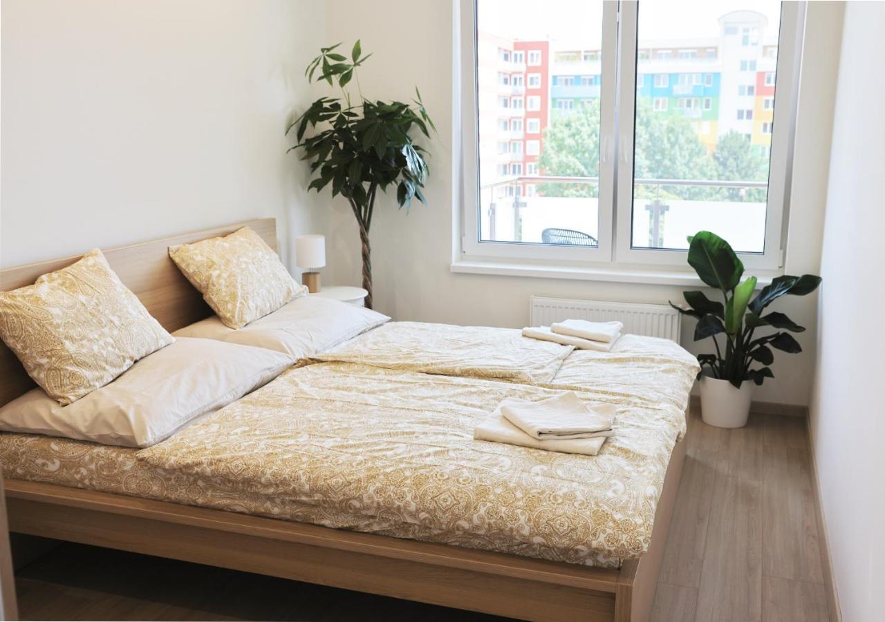 New Cozy 2 Room Pink Apartment Bratislava 058 Екстериор снимка