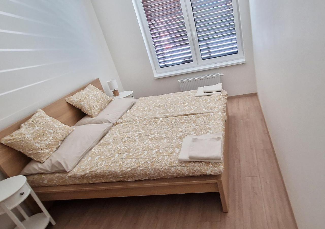 New Cozy 2 Room Pink Apartment Bratislava 058 Екстериор снимка