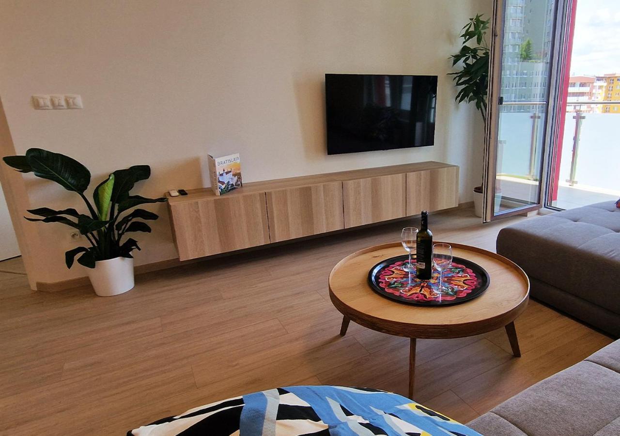 New Cozy 2 Room Pink Apartment Bratislava 058 Екстериор снимка