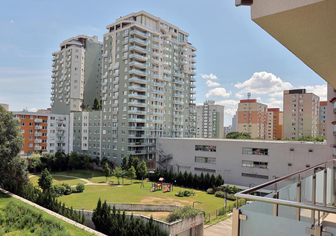 New Cozy 2 Room Pink Apartment Bratislava 058 Екстериор снимка
