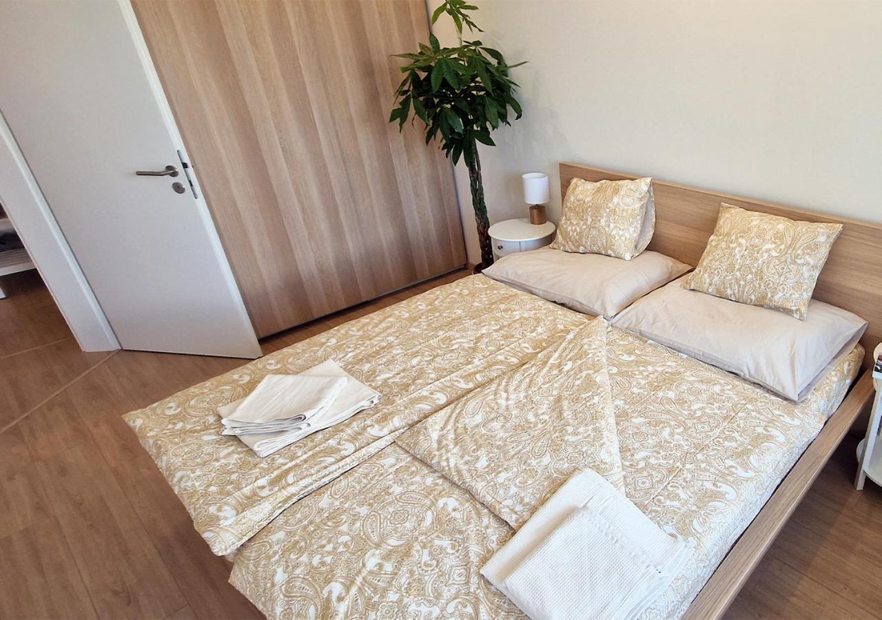 New Cozy 2 Room Pink Apartment Bratislava 058 Екстериор снимка