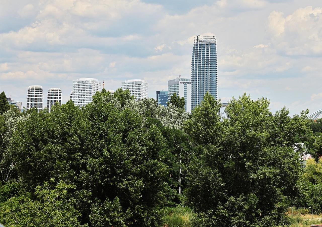 New Cozy 2 Room Pink Apartment Bratislava 058 Екстериор снимка